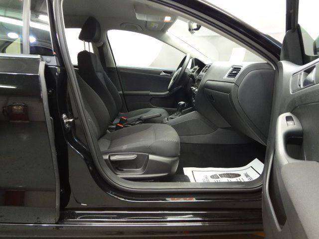 2011 Volkswagen Jetta 4dr Sedan 6A